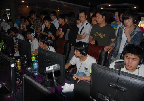 英雄联盟发布德国杯四分之一决赛海报：争夺新赛季的首个荣耀